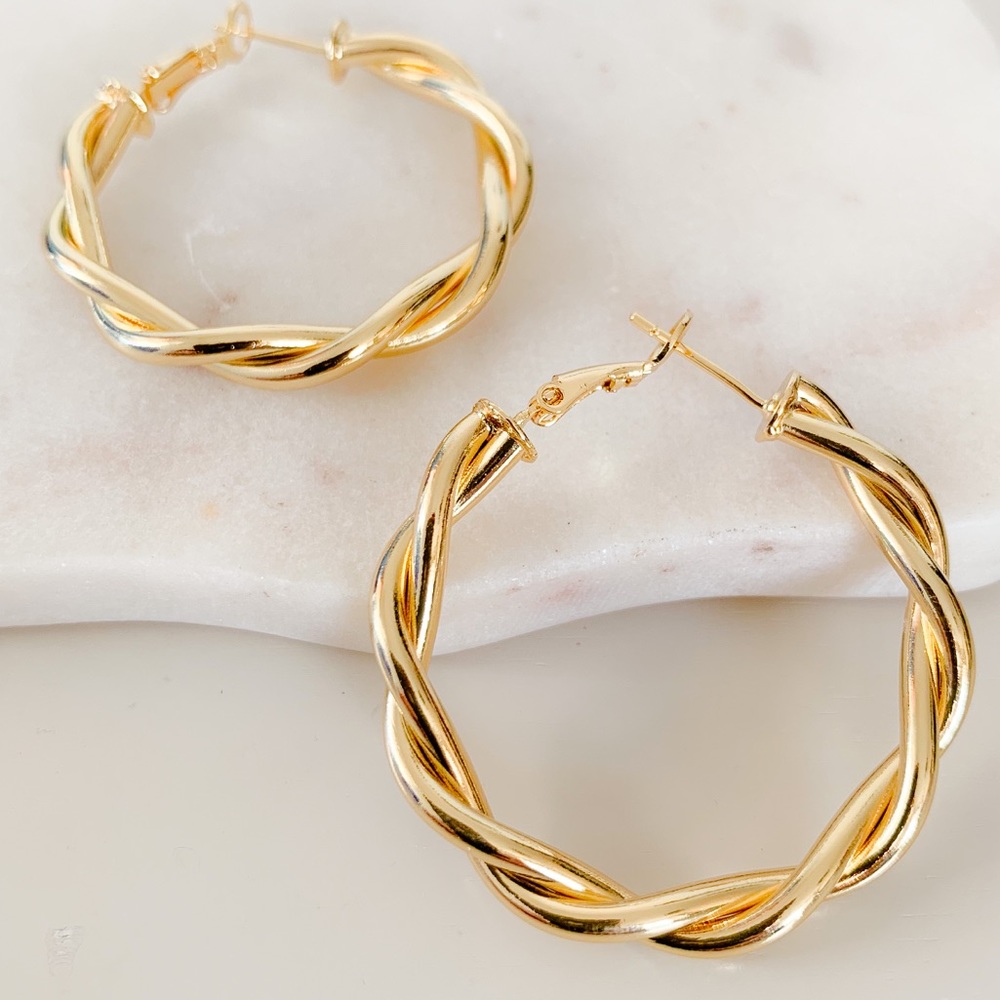 🎉HP🎉Twisted Rope Hoop Earring | 24k Gold Plated - Picture 3 of 8